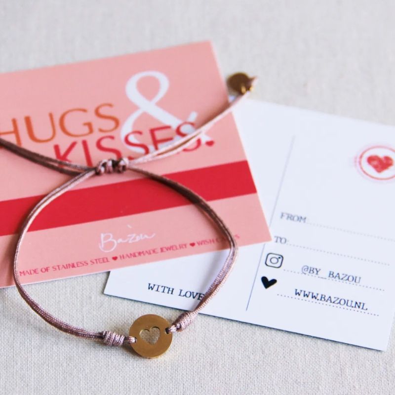 bazou wenskaart armbandje cadeau cadeautje kado wenskaart armband hartje hart lief moeder moederdag mama satijnen satijn schuifknoop hartbedel 