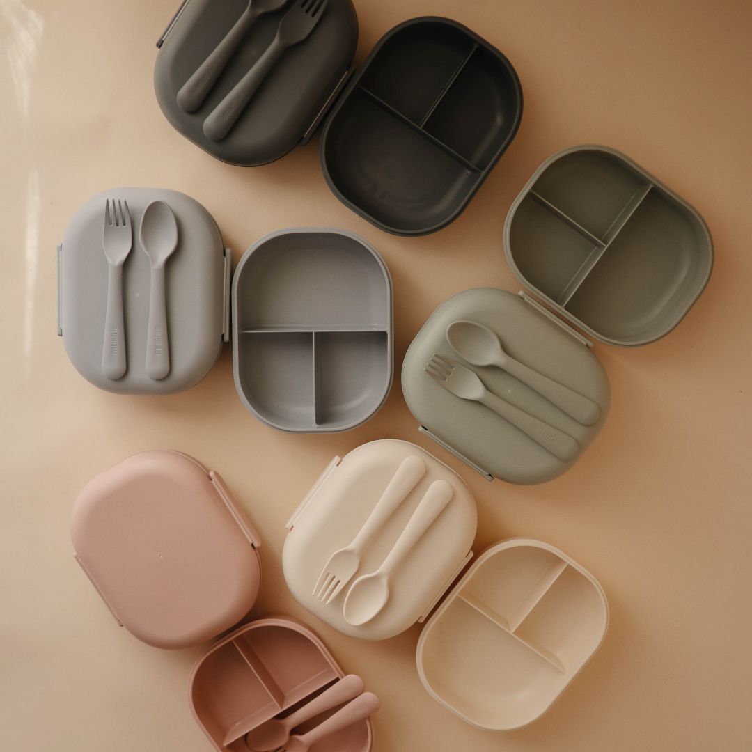 mushie lunchbox sage lunchtrommel broodtrommel groen school lepel vork kinderopvang gastouder brood eten lunch broodbak eten twente almelo korting 