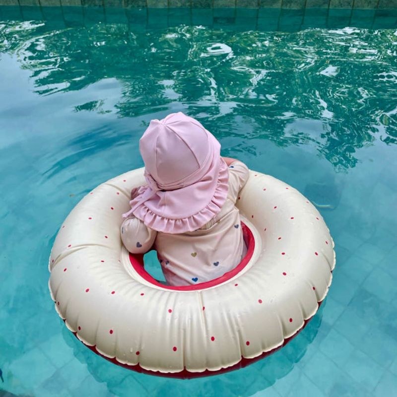 vanilla copenhagen krabben krabbetjes blauw baby babyzwemband zwemmen lief klein zwembad buiten babyband babyzwemmen zwemband outlet sale mama moeder en kind zwemmen stippen dots roze rood stippetjes