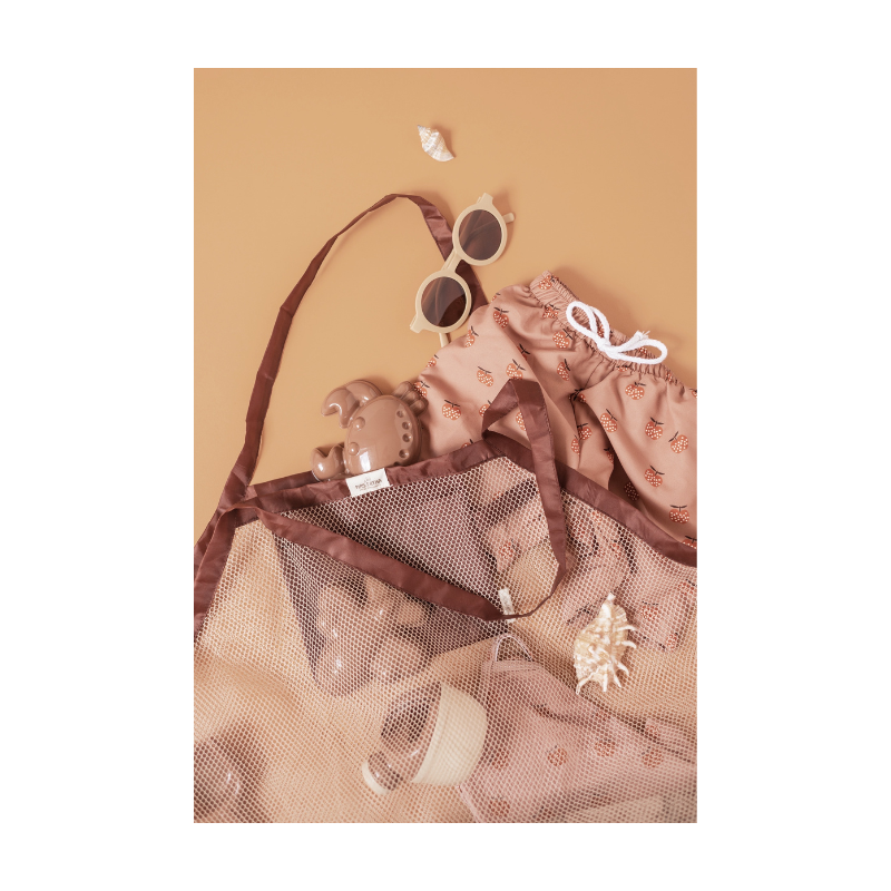 mrs mrs. ertha mesh strandtas tas strand gaatjes zand vanilla wit zandkleur schoudertas zee spelen  rood cherry
