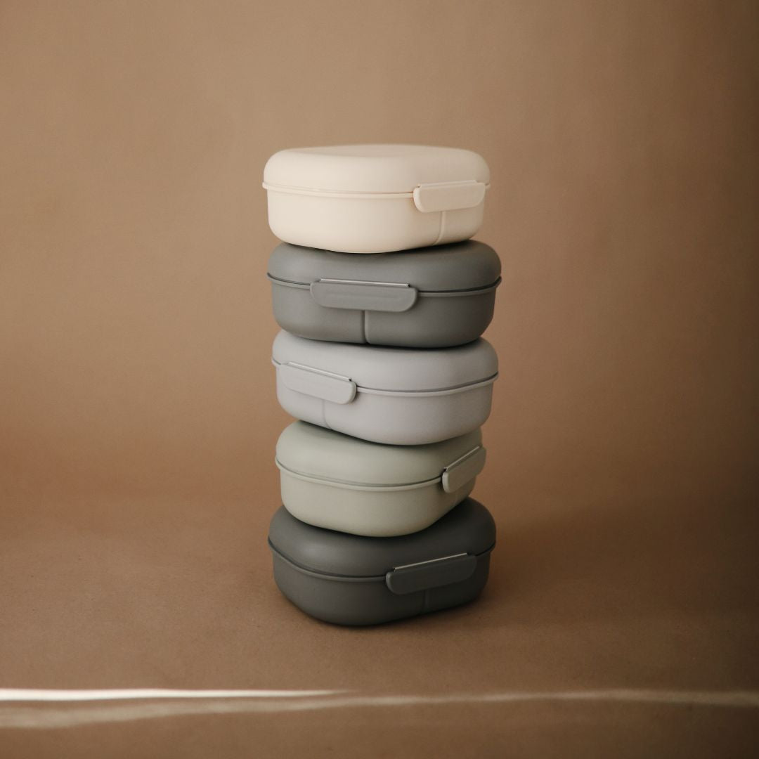 Mushie Lunchbox Ivory met vakjes en bestek