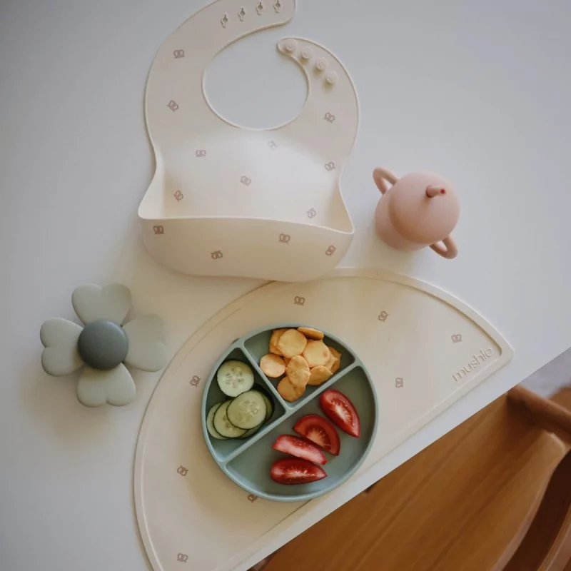 mushie spinner raam plakken draaien baby peuter vliegtuig auto spinnen wieltje suction zuignap spelen onderweg