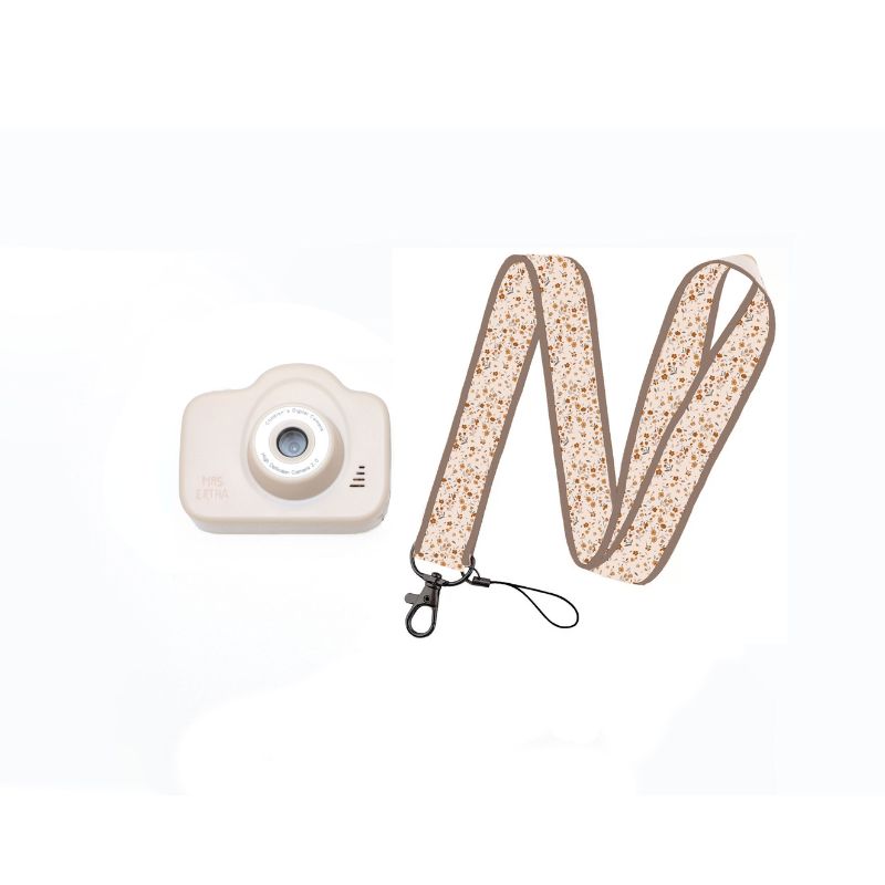 mrs mrs. ertha camcam cam digitale camera my first mijn eerste blush foto's maken kamera fotocamera kinderen kind peuter kleuter met koord touw om vast te houden blush bloemetjes strap roze pink