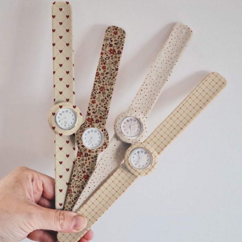 Mrs Ertha Mrs. Horloge klokje watch strapies silliconen bandje stip unique dots stippen stipjes klapbandje omslaan hartjes lovely roots kind volwassene hart klok tijd leren klokkijken 1