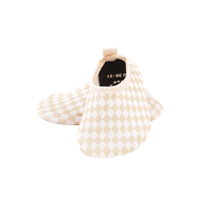 Mrs Ertha Mrs. Zwemschoenen zwemschoentjes anti-slip antislip zwemmen schoentjes uitglijden spelen water zwembad almelo lovely roots hartjes harten  speckled diamond geel wit 