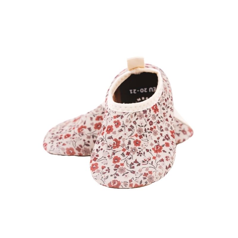 Mrs Ertha Mrs. Zwemschoenen zwemschoentjes anti-slip antislip zwemmen schoentjes uitglijden spelen water zwembad almelo lovely roots hartjes harten  magic garden bloemetjes bloemen 