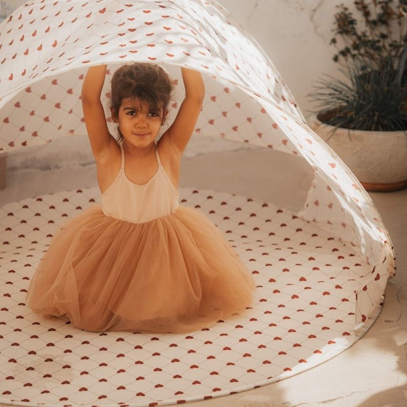 Mrs Ertha Mrs. standtent strandtentje beach tent lovely roots hartjes uv 50+ filter bescherming protectie stand zee speelgoed slapen magic garden bloemetjes speckled diamond geel wit kinderen baby peuter kleuter