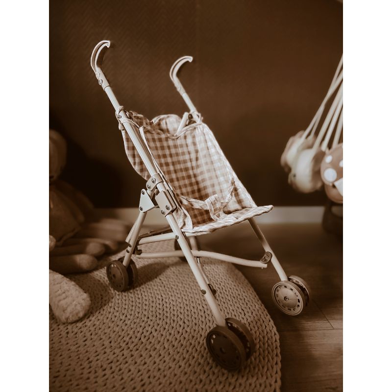 mrs ertha mrs. kinderwagen poppenwagen buggy poppenbuggy spelen poppen wandelen lopen pop strawberry aardbeitjes met tasje wieltjes inklapbaar soft squares blokjes vierkantjes