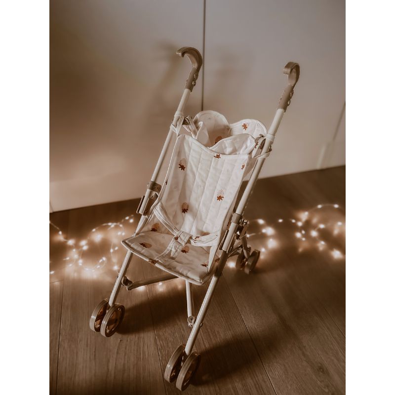 mrs ertha mrs. kinderwagen poppenwagen buggy poppenbuggy spelen poppen wandelen lopen pop strawberry aardbeitjes met tasje wieltjes inklapbaar