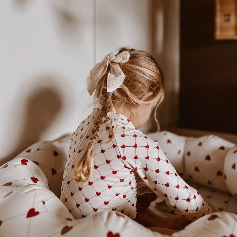 Mrs Ertha zwempak swimsuit ariella badpak uv 50+ uva uvb protectie bescherming lovely roots hartjes harten zwemmen almelo zwembad strand spelen peuter kleuter baby magic garden Speckled diamond bloemen bloemetjes
