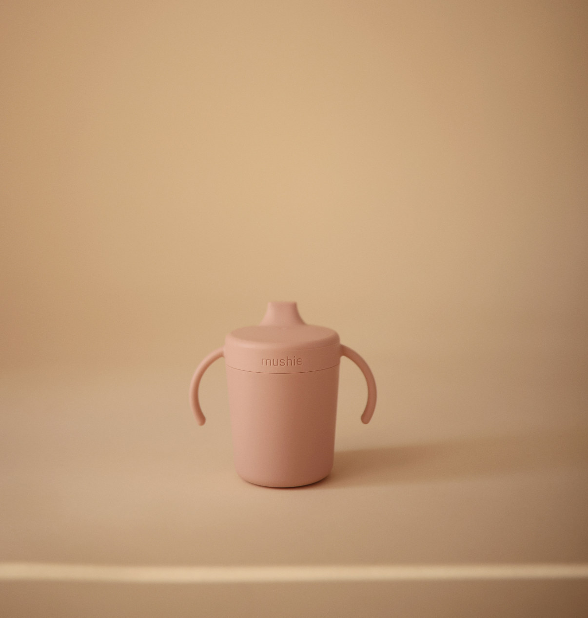 mushie tuitbeker sippy cup tuitje drinkbeker zuigen handvaten goed vasthouden siliconen wit ivory korting almelo twente roze blush pink