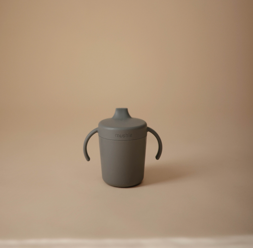 mushie tuitbeker sippy cup tuitje drinkbeker zuigen handvaten goed vasthouden siliconen wit ivory korting almelo twente smoke blauw 