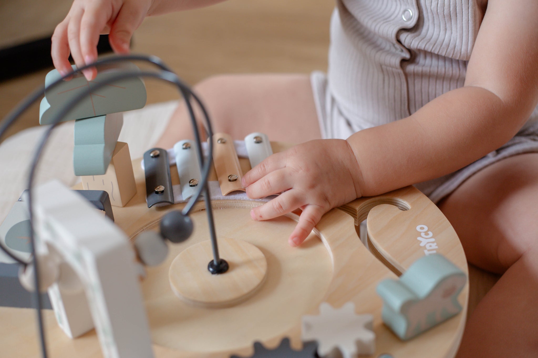 Houten activiteitentafel laag - Tryco