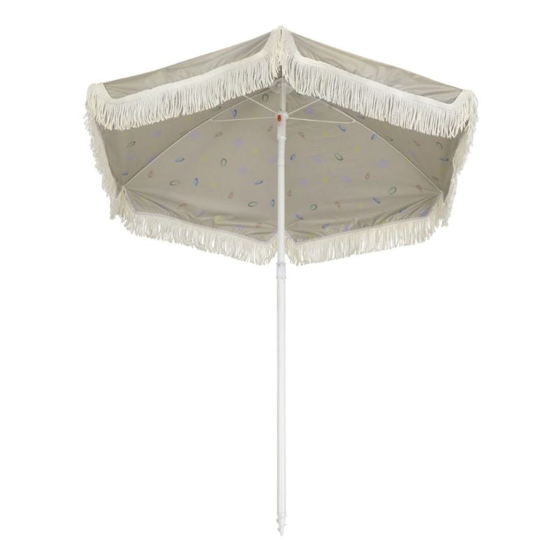 beach parasol vanilla copenhagen strand franje oyster grey grijs uv50+ seashell schelpen zee zon vakantie zomer sun protection baby 3 strandparasol uvparasol