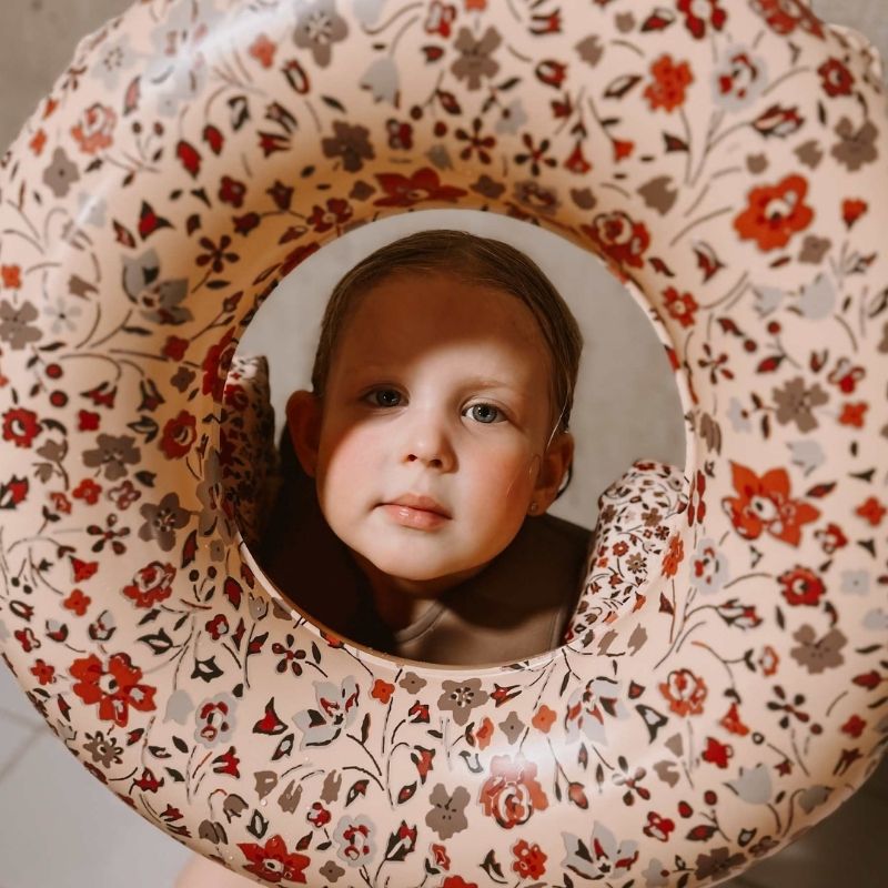 mrs mrs. Ertha lovely roots inflatable ring zwemband zwemmen zwemring zwembad hartjes 3 jaar 4 5 6 45 centimeter almelo speckled diamond geel wit peuter kleuter magic garden bloemen bloemetjes