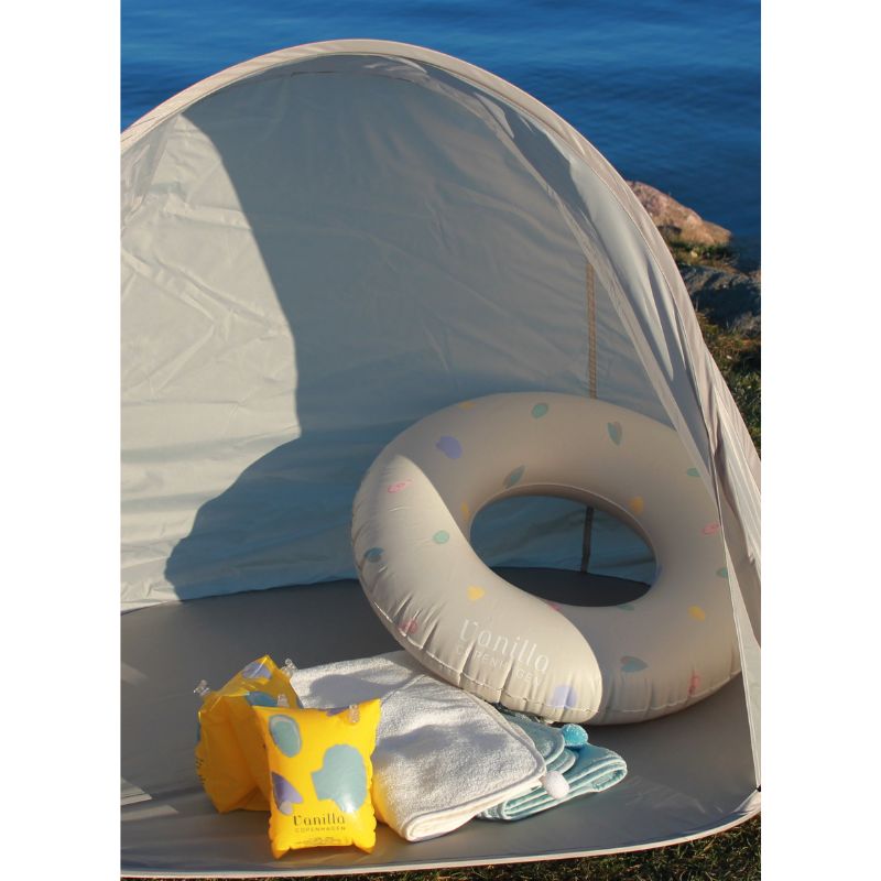 vanilla copenhagen pop-up tent medium oyster grey strandtent grijs uv 50+ strand park spelen baby peuter kleuter almelo twente portable draagbaar opvouwbaar vakantie