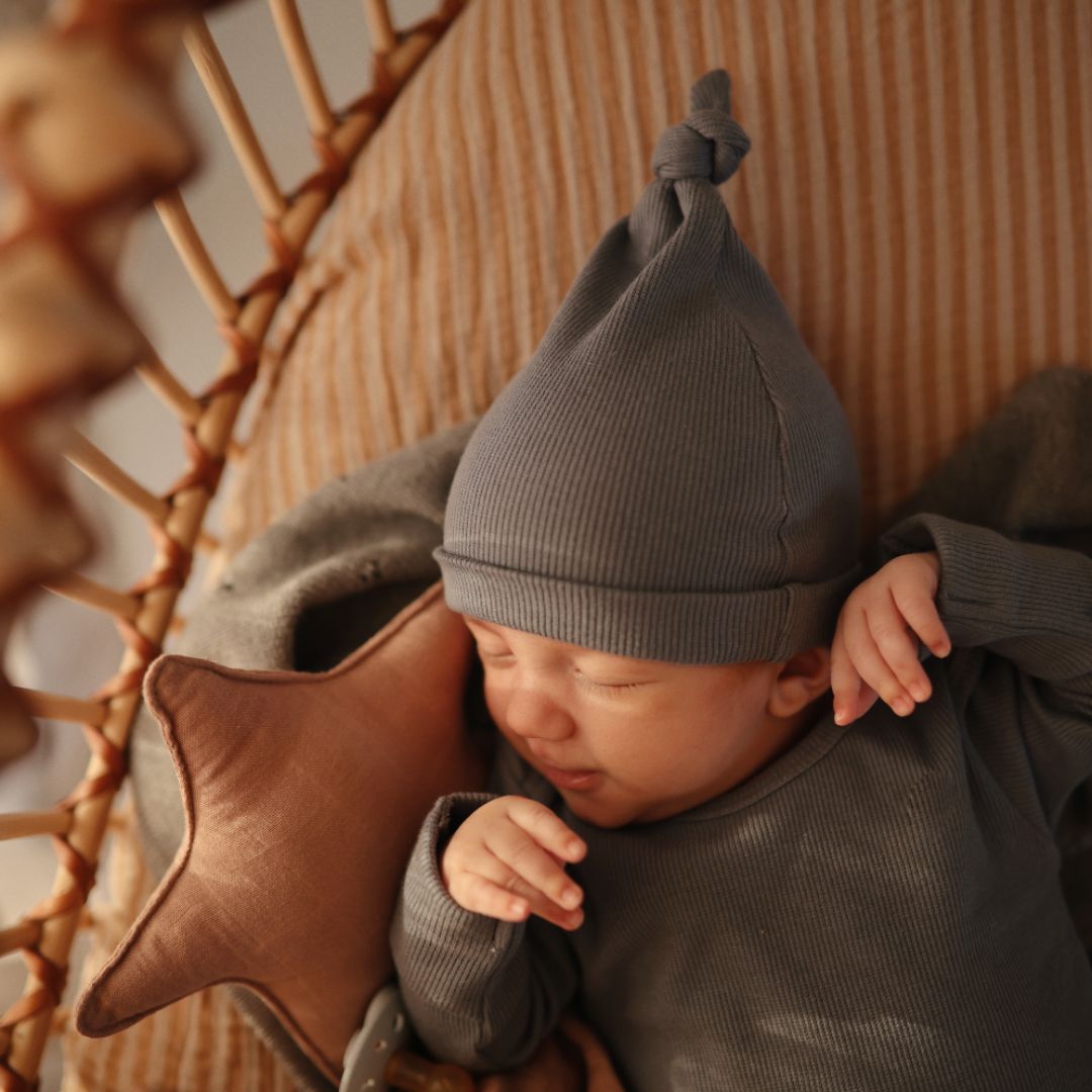 Mushie Ribbed Knotted Baby Gown Gray Melange - Slaapzak/body 0-3 maanden