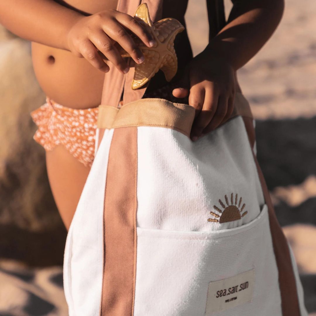 Mrs. Ertha Strandtas met strandhanddoek Bloemen