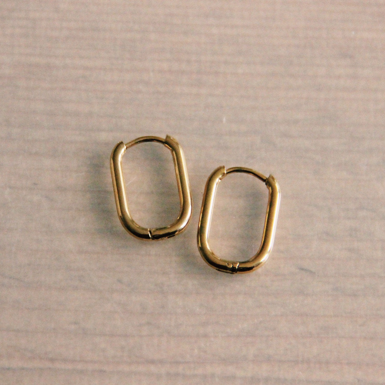 Ovalen oorringen goudkleur - 16 mm - Bazou