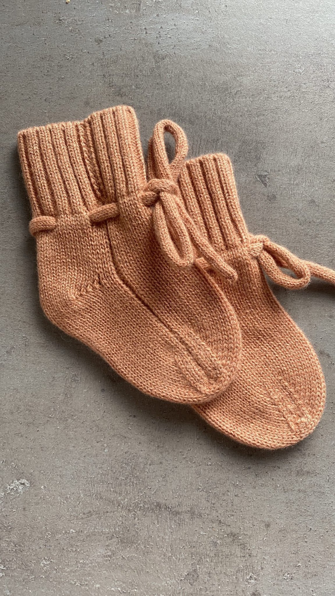 Petit Noé Slofjes Merinowol Peach